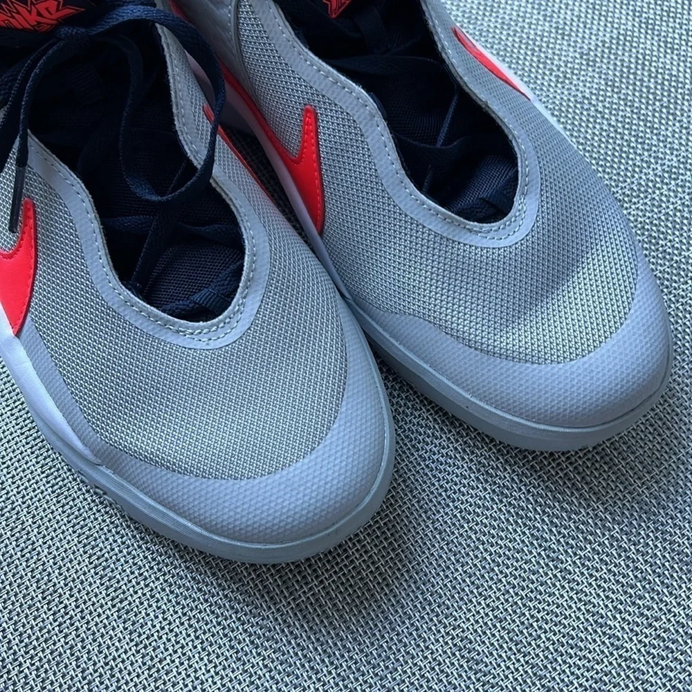Boys Nike Hustle DX -SU21 size us7Y
